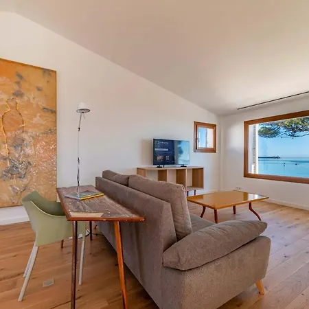 Mar I Pins: Modern Beachfront Retreat With Private Pool *