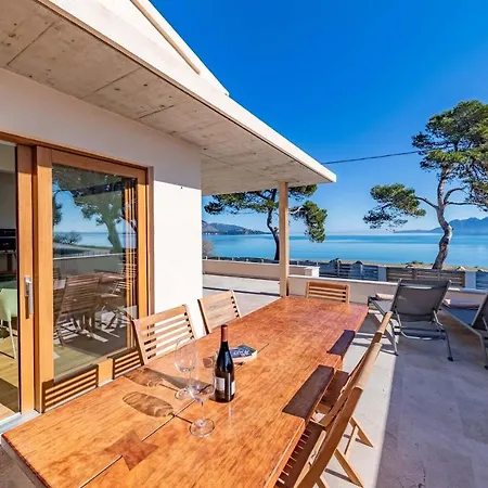 Mar I Pins: Modern Beachfront Retreat With Private Pool