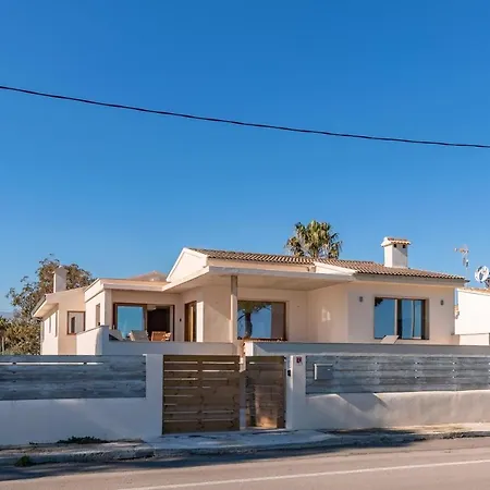 Mar I Pins: Modern Beachfront Retreat With Private Pool * Port de Pollenca