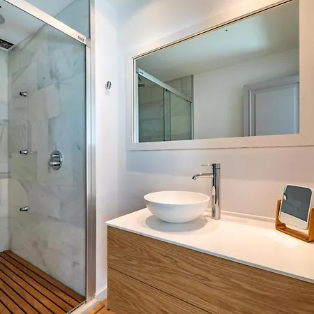 Villa Mar I Pins: Modern Beachfront Retreat With Private Pool Port de Pollenca