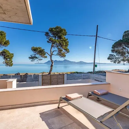 Villa Mar I Pins: Modern Beachfront Retreat With Private Pool Port de Pollenca